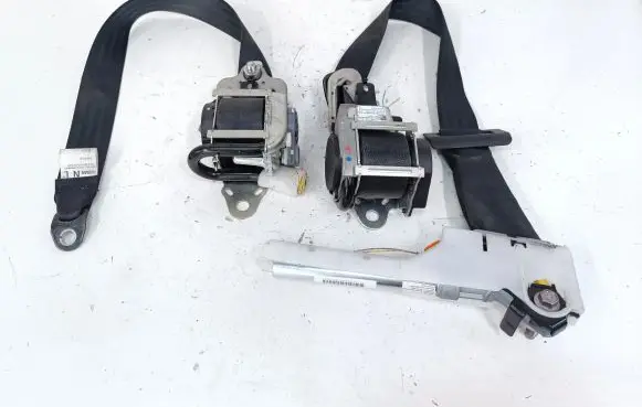 Nissan Juke I F15 Front seatbelt 617544100C 617544200B 6175433