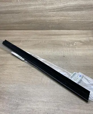 Opel Agila B Front door glass trim molding 93194500
