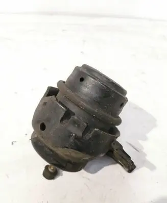 Toyota Land Cruiser (J120) Engine mount bracket