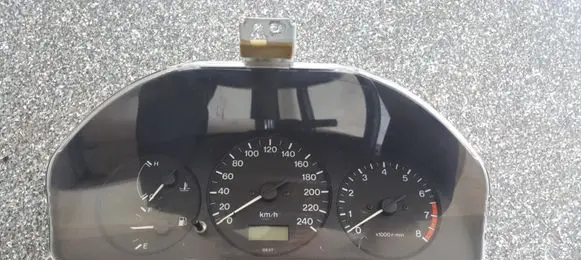 Mazda 626 Speedometer (instrument cluster) FAGE4TD