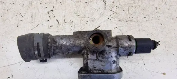 Volkswagen Golf IV Engine coolant pipe/hose 038121133A