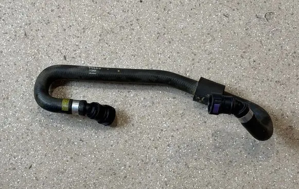 Volvo XC90 Engine coolant pipe/hose 31338404