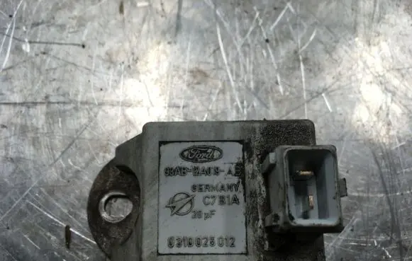 Ford Mondeo Mk III Ignition amplifier control unit 0310025012 93AB12A019AB C7B1A