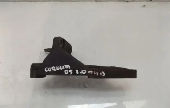 Toyota Corolla E120 E130 Engine mounting bracket