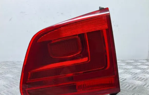 Volkswagen Tiguan Tailgate rear/tail lights 5N0945310