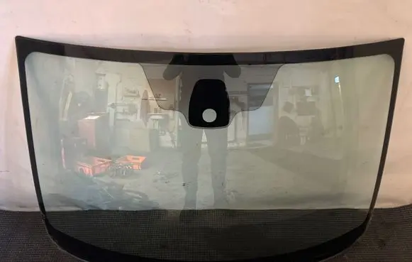 Nissan Qashqai Front windscreen/windshield window 43R017184