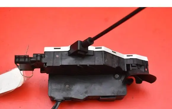 Peugeot 207 CC Front door lock 24087816