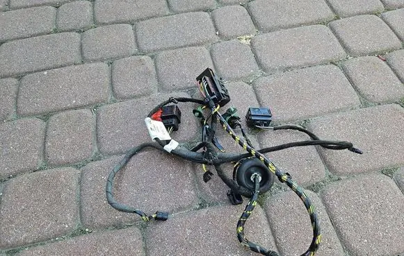 Opel Corsa E Front door wiring loom 39193963-