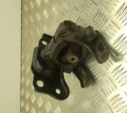 Toyota Avensis T270 Engine mount bracket