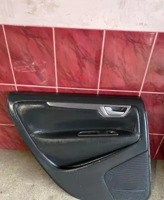 Volvo XC70 Rear door card panel trim