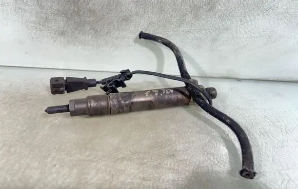 Audi A3 S3 8L Fuel injector 0432193694 02813022q B00