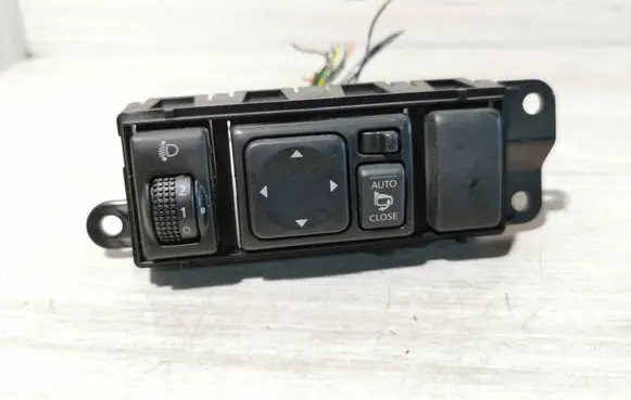 Nissan Juke I F15 Wing mirror switch 681RUBV90A