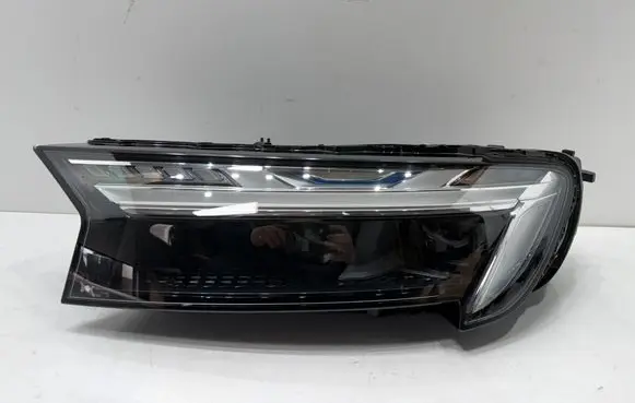 Audi Q7 4M Headlight/headlamp 4M0941085D