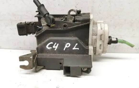 Audi A6 S6 C4 4A Front door lock 4A0173