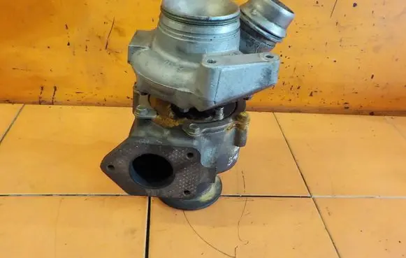 BMW 5 E60 E61 Turbo 4913511330 40W1