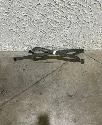 Fuel tank mounting bracket