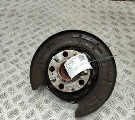 Rear wheel hub