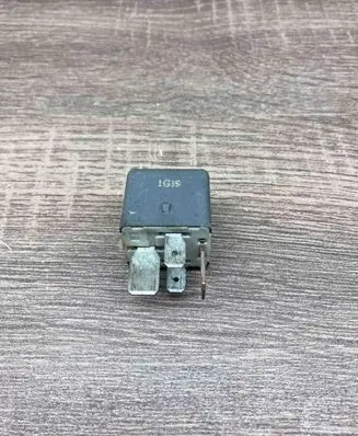 Toyota Avensis T250 Other relay 9008017030