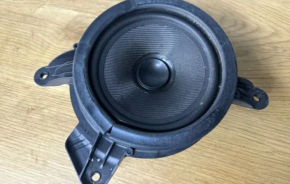 Volvo V70 Front door speaker 9459551