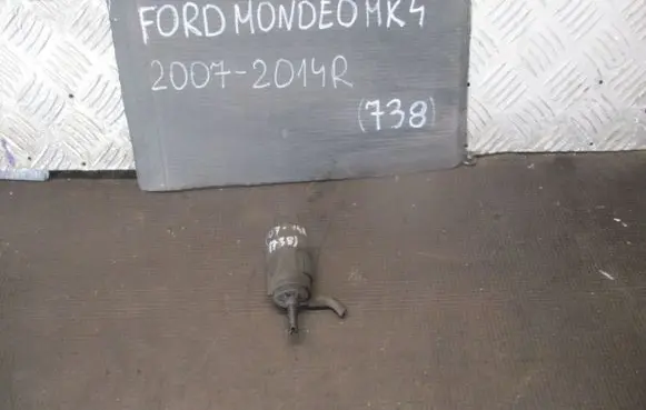 Ford Mondeo MK IV Windscreen/windshield washer pump 6M2113K082