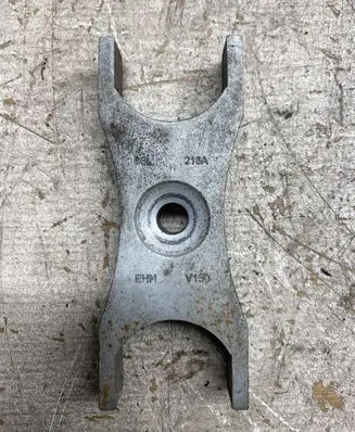 Volkswagen PASSAT B7 Fuel Injector clamp holder 03L216A