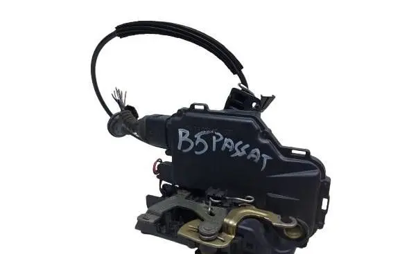 Volkswagen PASSAT B5 Front door lock 153KASACJ