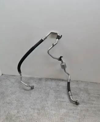 Renault Clio III Air conditioning (A/C) pipe/hose 8200915558