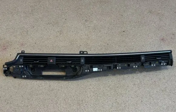 Audi A4 S4 B9 8W Dash center air vent grill 8W1820902D