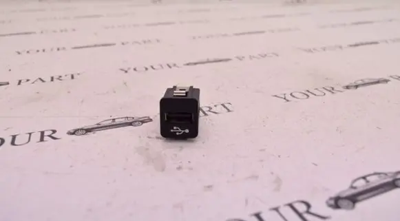 BMW 5 E60 E61 USB socket connector 9237656