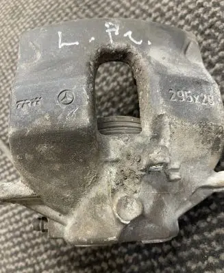Mercedes-Benz E W212 Front brake caliper XXX