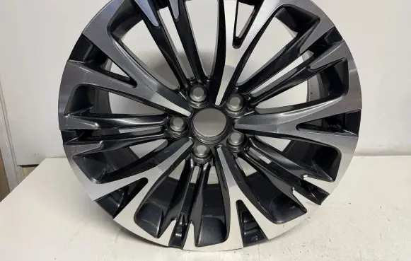 Toyota Yaris Cross R18 alloy rim 