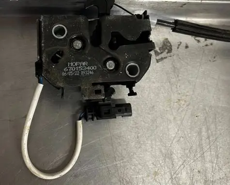 Maserati Levante Engine bonnet/hood lock/catch 670153400