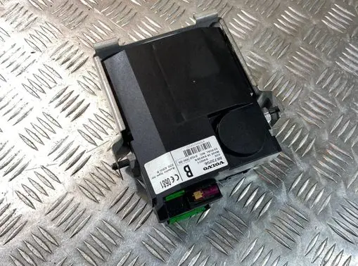 Volvo V50 Phone control unit/module 8673256