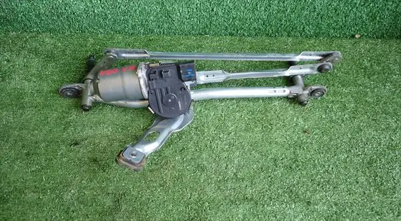 BMW X1 F48 F49 Front wiper linkage and motor 