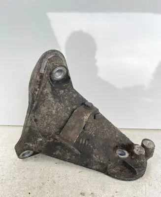 Volvo S70 V70 V70 XC Engine mounting bracket 074199275