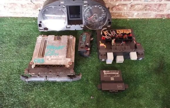 Volkswagen PASSAT CC Engine ECU kit and lock set 03L907309
