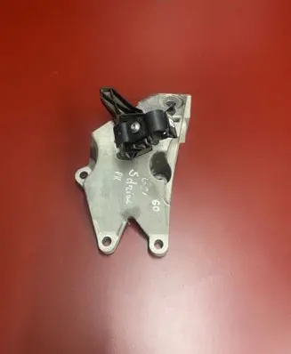 BMW X3 G01 Engine mounting bracket 22116861563 6861563