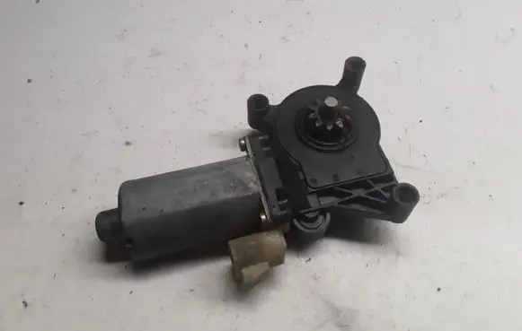 Mercedes-Benz ML W163 Front door window regulator motor 9137041105