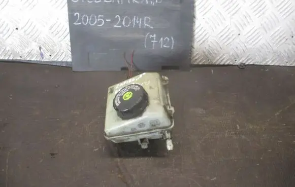 Opel Zafira B AdBlue liquid reservoir 