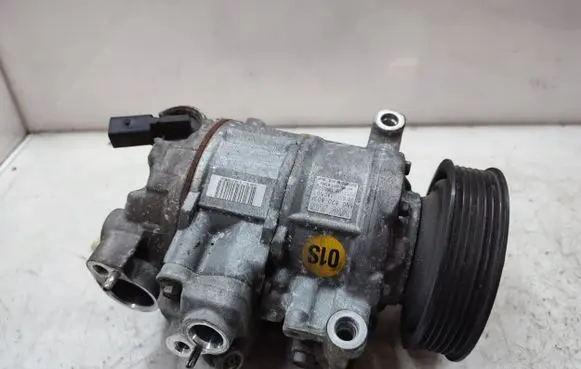 Volkswagen Golf VI Air conditioning (A/C) compressor (pump) 5N0820803F