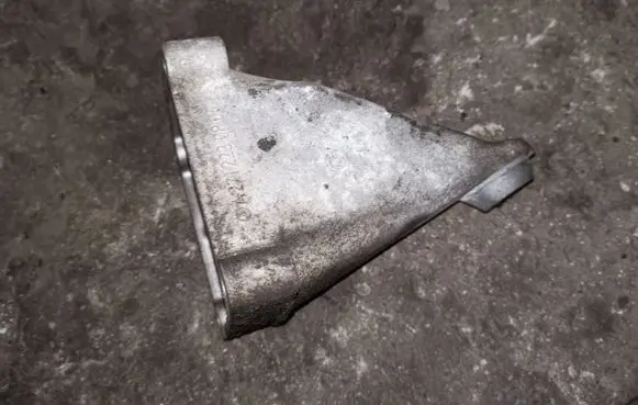 Mercedes-Benz C W203 Engine mounting bracket A2712230804