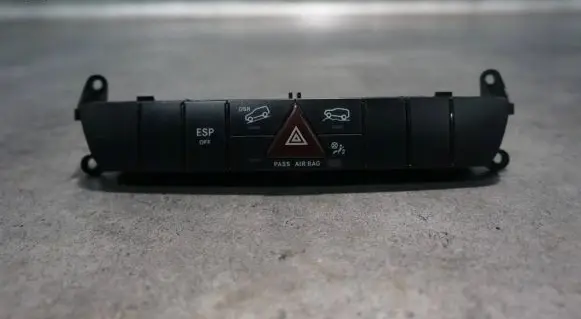 Mercedes-Benz ML W164 Hazard light switch A1648703410