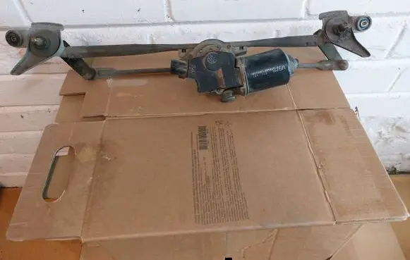 Mazda 6 Front wiper linkage and motor 8492002390