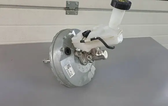Dacia Sandero III Brake booster 472101095RT T000220295