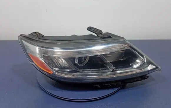 KIA Sorento Headlight/headlamp 92102-1U500