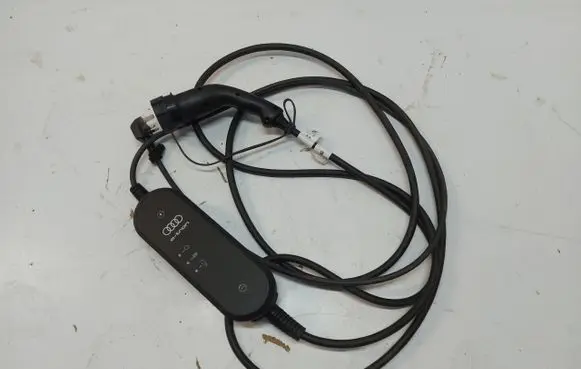 Audi e-tron Electric car charging cable 8v4971675an-jlk01