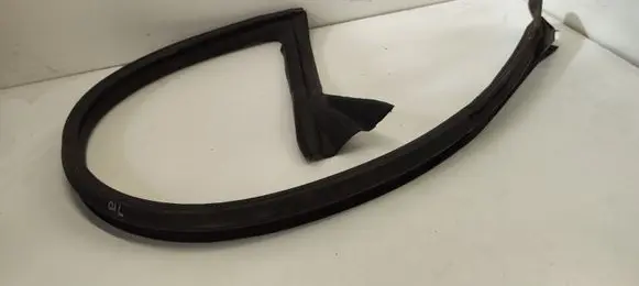 Ford Mustang VI Front door rubber seal FR3B6321597A