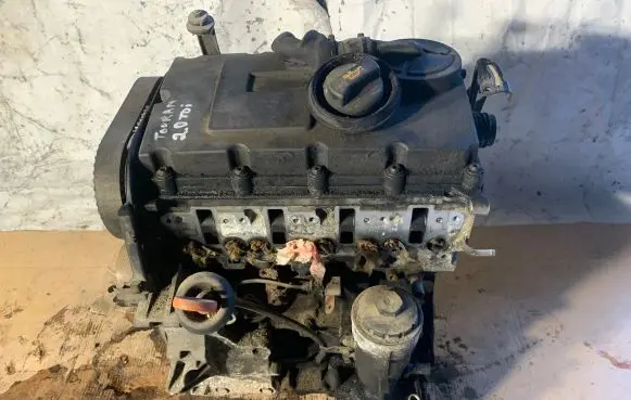 Volkswagen Touran I Engine 038021BP 038103021BP