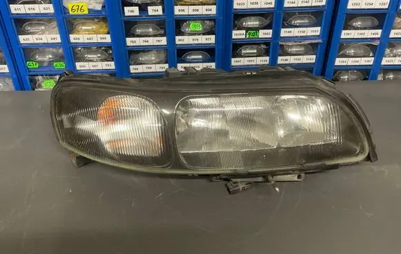 Volvo V70 Headlight/headlamp