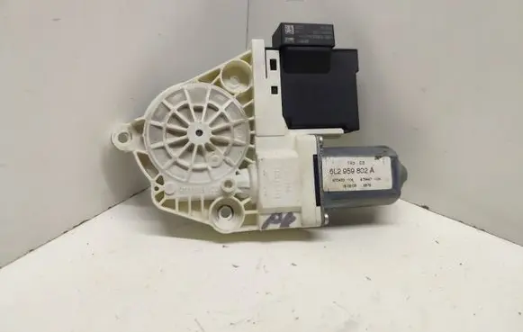 Seat Ibiza III (6L) Front door window regulator motor 6L2959802A